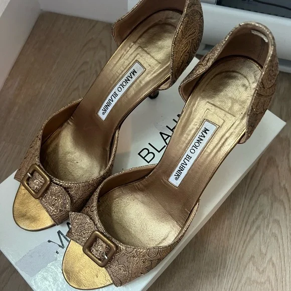 Manolo Blahnik gold buckle heels - Picture 2 of 10
